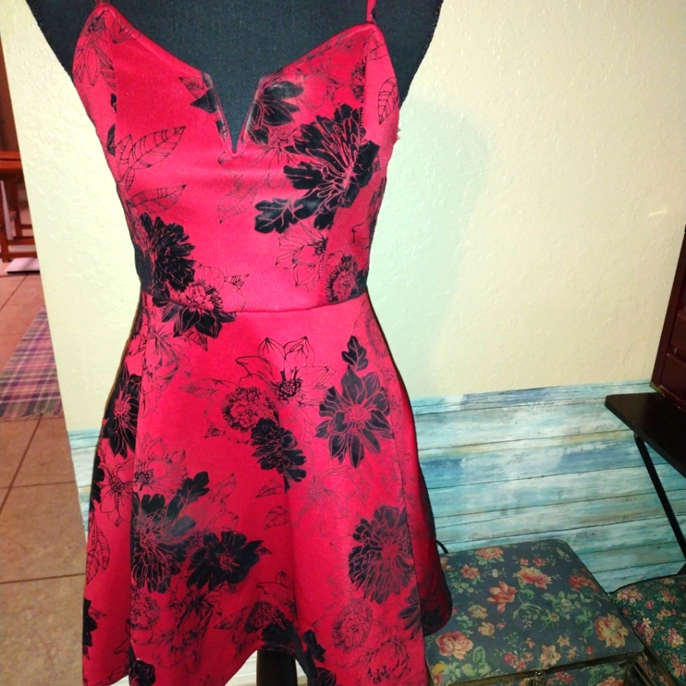 Almost Famous Fit & Flare Dress Size Medium floral